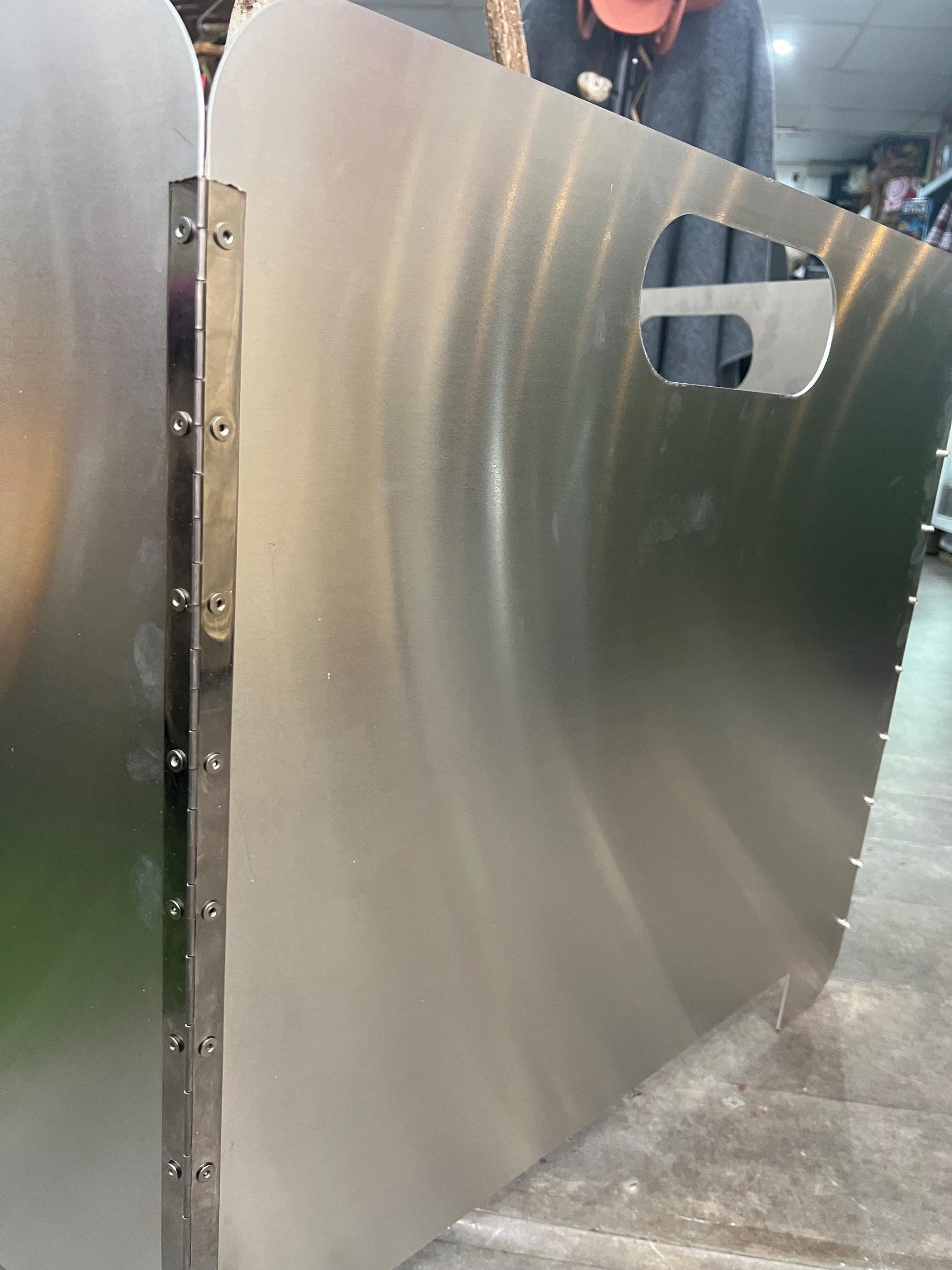 Aluminium Fire Surround – 4 Panel Folding Windbreak | Campfire Safety Screen – Made in England