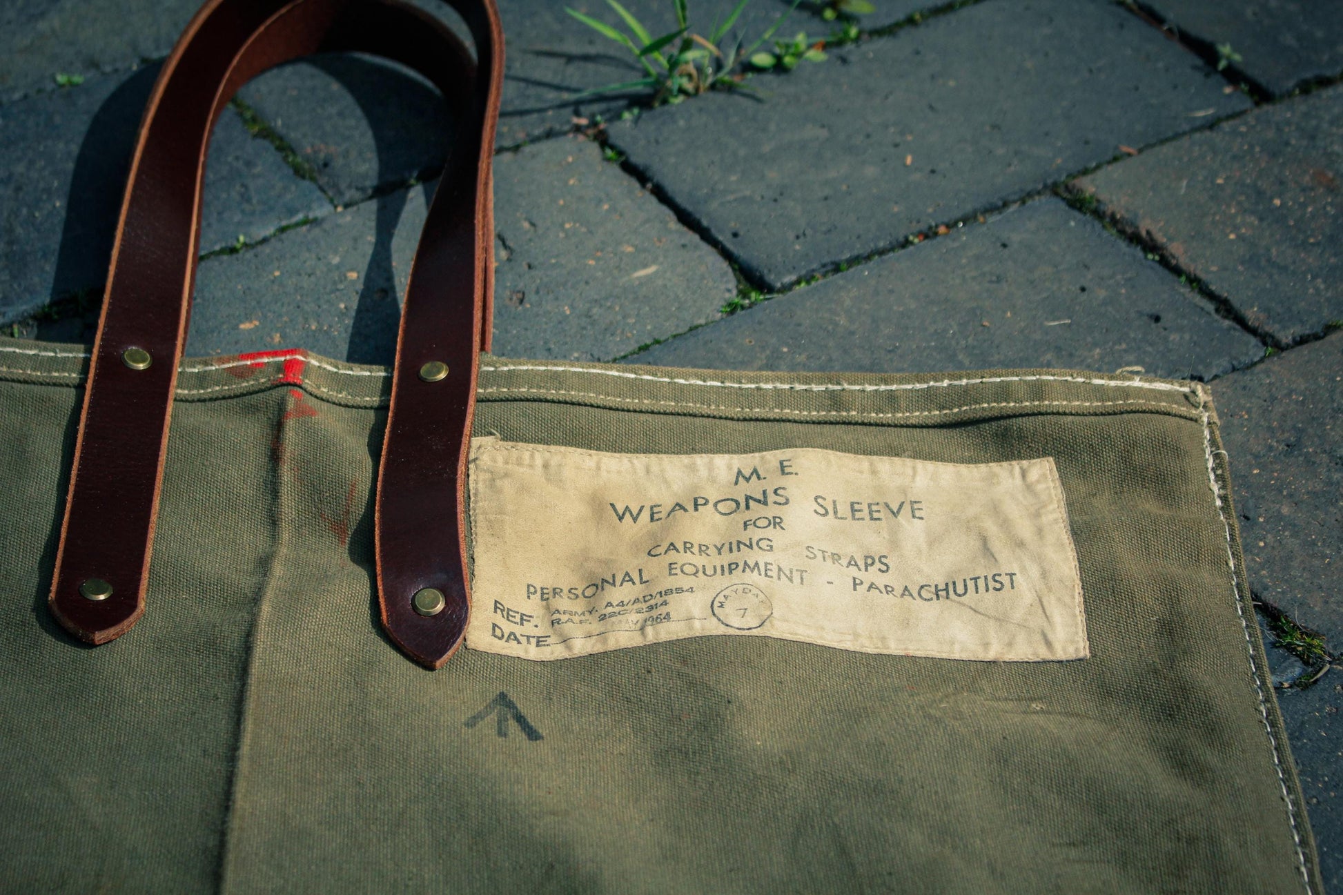 Vintage Military Canvas Tote Bag – Reclaimed Parachutist Equipment Sleeve with vintage wool lining and leather handles