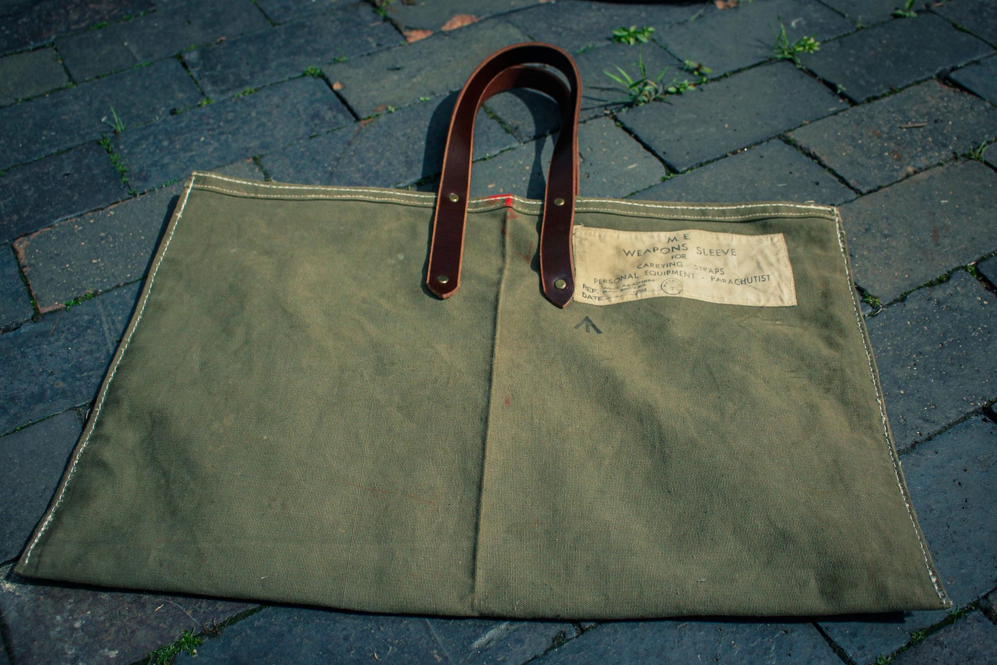 Vintage Military Canvas Tote Bag – Reclaimed Parachutist Equipment Sleeve with vintage wool lining and leather handles